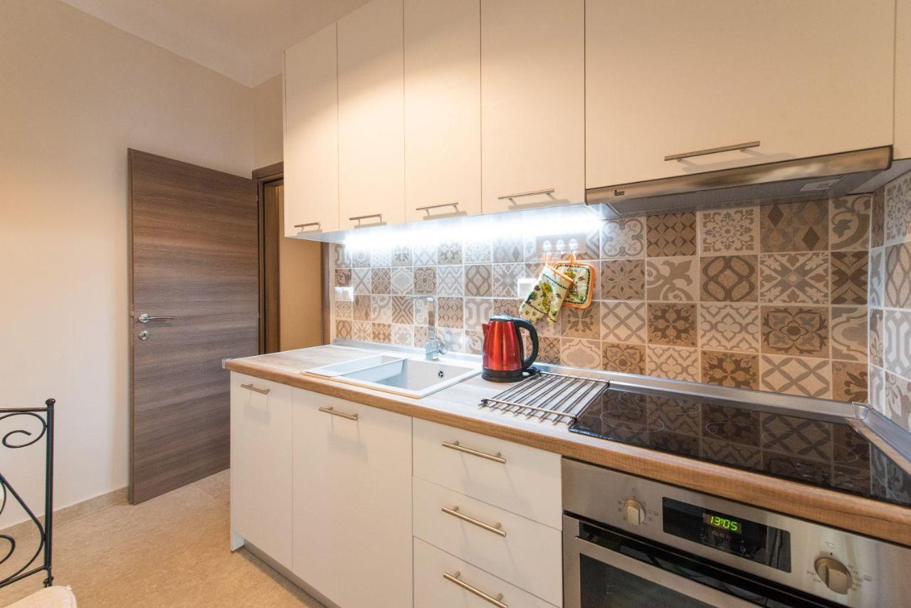 Apricot By Halu! Cozy Apt Next To Agia Sophia Metro Station Thessaloniki Buitenkant foto